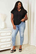Blusa Premium Eyelet Tie-Neck – Elegancia y Feminidad en Cada Detalle