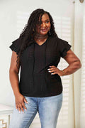 Blusa Premium Eyelet Tie-Neck – Elegancia y Feminidad en Cada Detalle