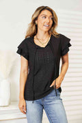 Blusa Premium Eyelet Tie-Neck – Elegancia y Feminidad en Cada Detalle